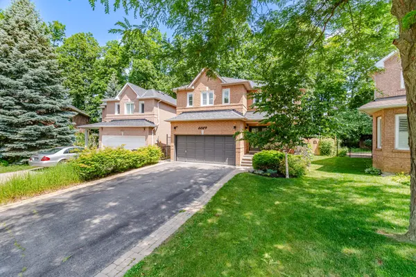 6089 Carradine CT, Mississauga, ON L5V 2C2