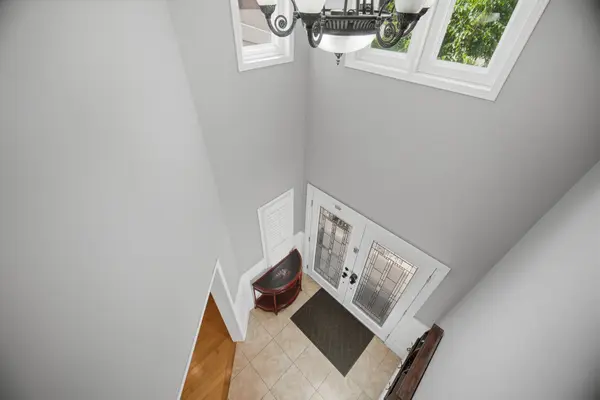6089 Carradine CT, Mississauga, ON L5V 2C2