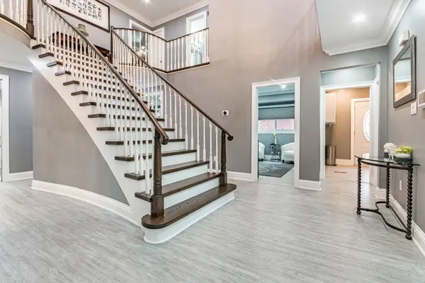 339 Parklane RD, Oakville, ON L6H 4J4