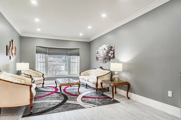339 Parklane RD, Oakville, ON L6H 4J4