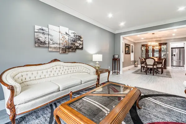 339 Parklane RD, Oakville, ON L6H 4J4