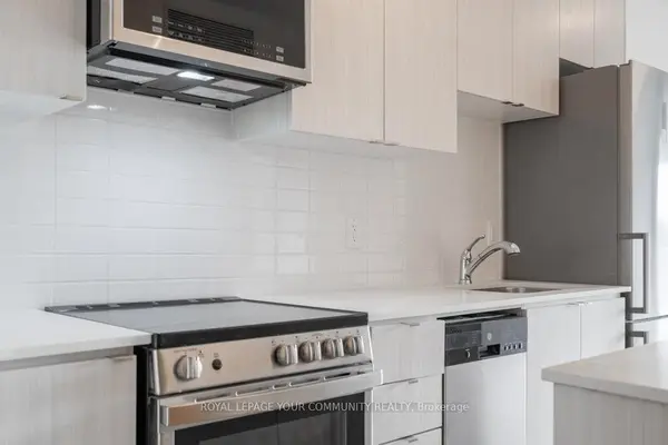 2433 Dufferin ST #606, Toronto W04, ON M6E 3T3