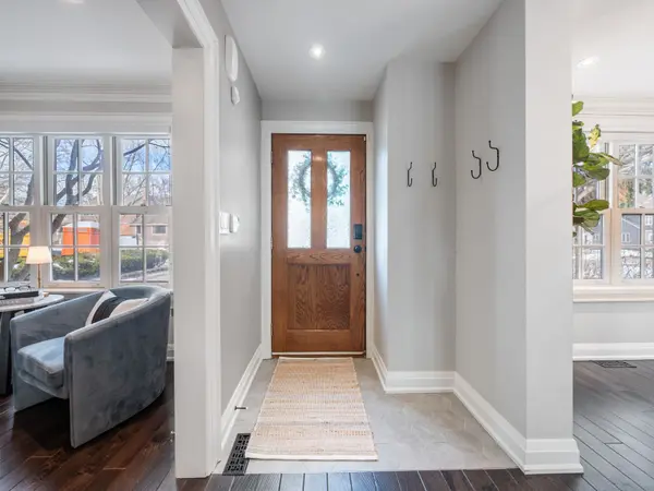 298 Douglas AVE, Oakville, ON L4J 3S4