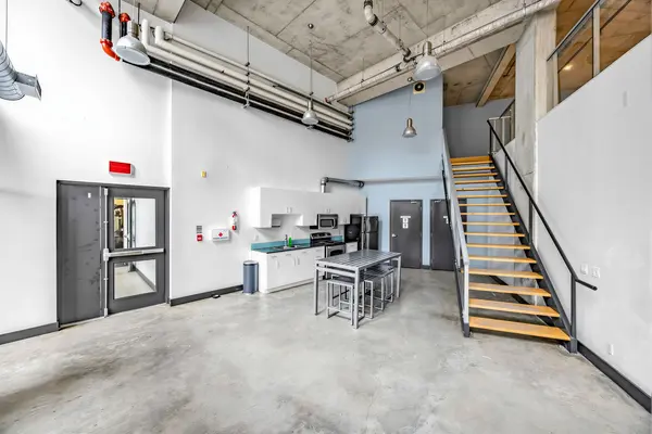 363 Sorauren AVE #301, Toronto W01, ON M6R 3C1