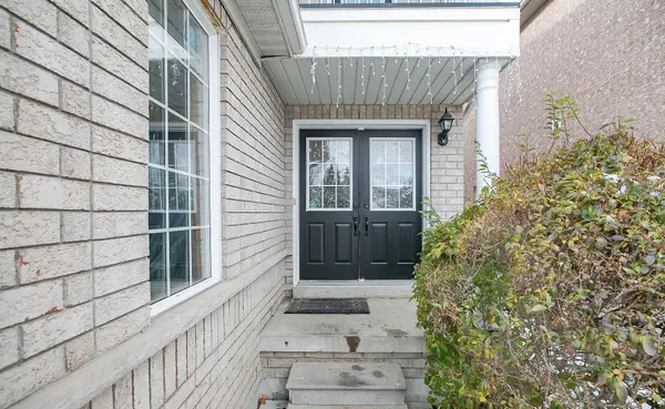 29 Dewridge CT, Brampton, ON L6R 3C1