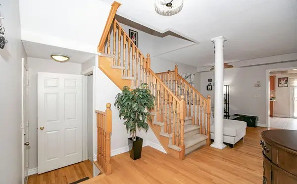 29 Dewridge CT, Brampton, ON L6R 3C1