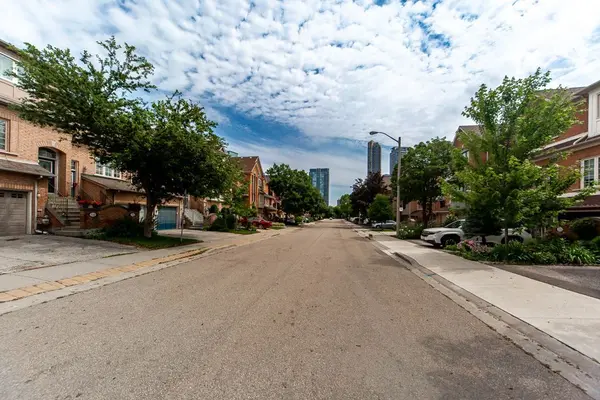 52 Bluewater CT, Toronto W06, ON M8V 4A9