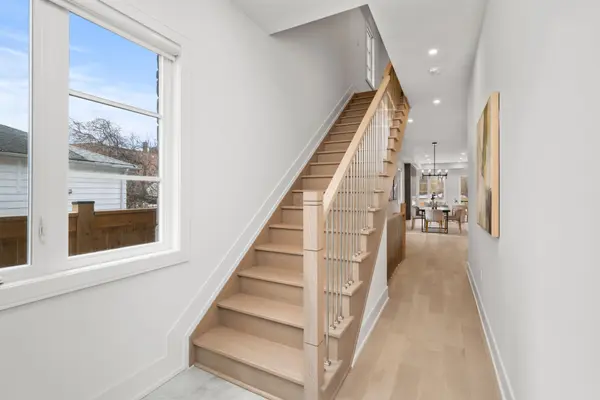 1076 Roosevelt RD, Mississauga, ON L5G 3Y8