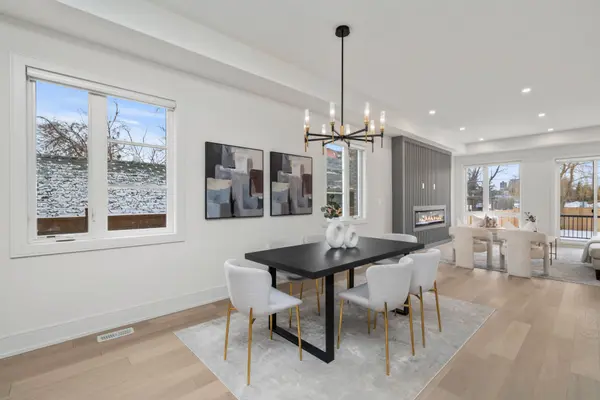 1076 Roosevelt RD, Mississauga, ON L5G 3Y8