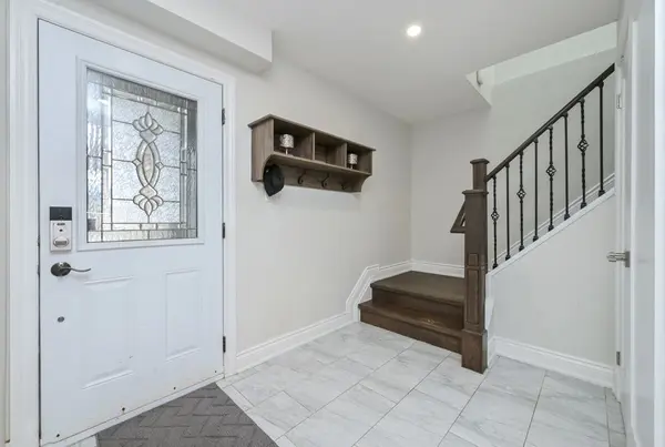 14 Borden Hill CT, Brampton, ON L6S 3K7