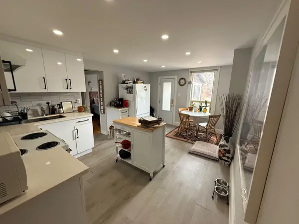 544 Concord AVE #Upper, Toronto W02, ON M6H 2R1