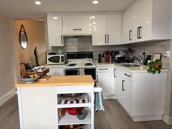 544 Concord AVE #Upper, Toronto W02, ON M6H 2R1