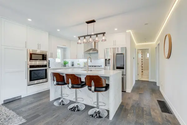 366 Wildwood DR, Oakville, ON L6K 1T2