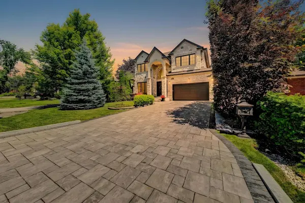 484 Avonwood DR, Mississauga, ON L5G 1Y9
