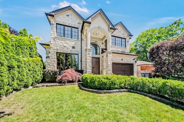 484 Avonwood DR, Mississauga, ON L5G 1Y9