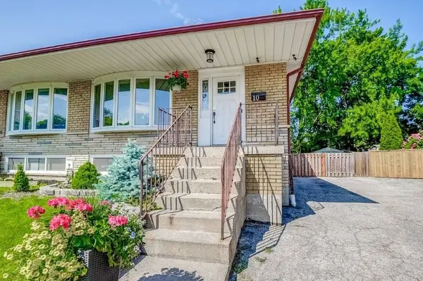 10 Rima CT, Toronto W08, ON M9C 4C8