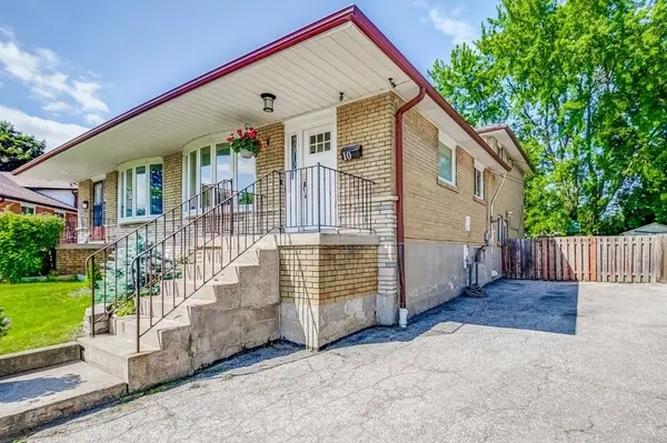 10 Rima CT, Toronto W08, ON M9C 4C8