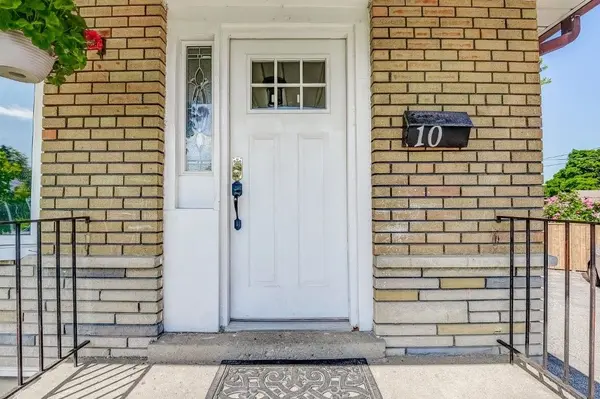 10 Rima CT, Toronto W08, ON M9C 4C8