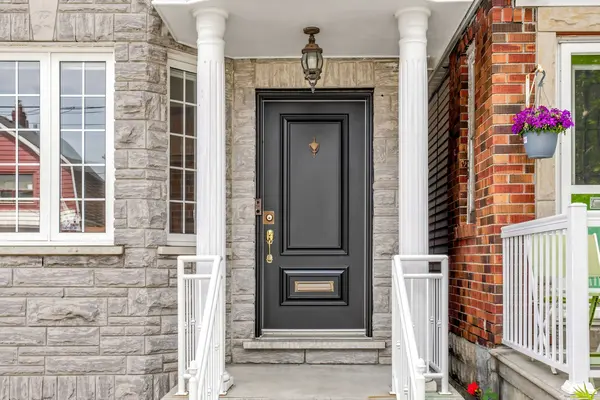 256 Earlscourt AVE, Toronto W03, ON M6E 4B6