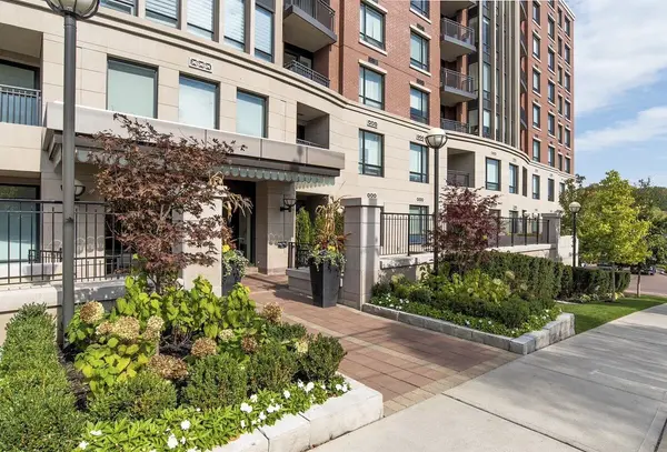 30 Old Mill RD #105, Toronto W08, ON M8X 0A5