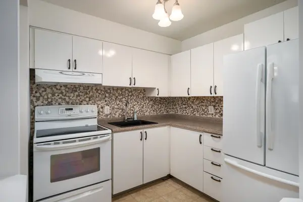 310 Kingsdale AVE #103, Kingston, ON K7M 8S1