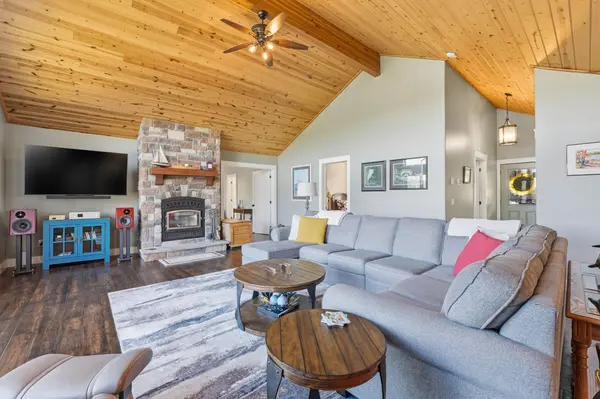89 Vader Lake RD, Wollaston, ON K0L 1P0
