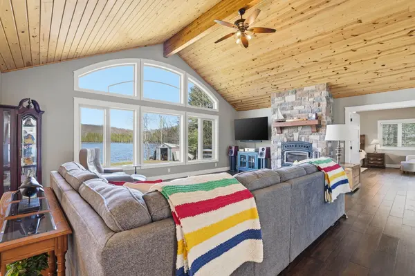 89 Vader Lake RD, Wollaston, ON K0L 1P0