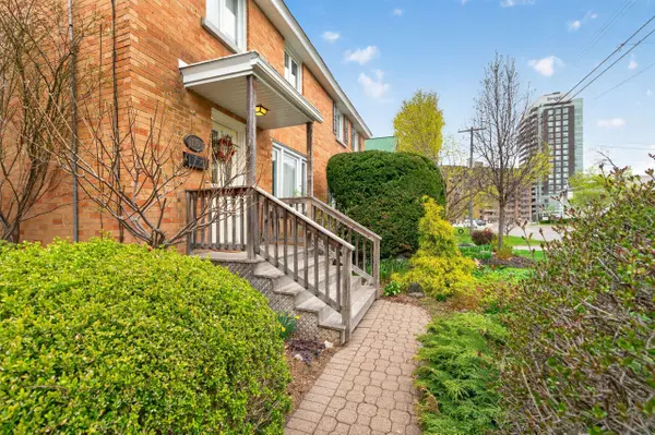 176 Compton AVE, Woodroffe, ON K2B 5A7