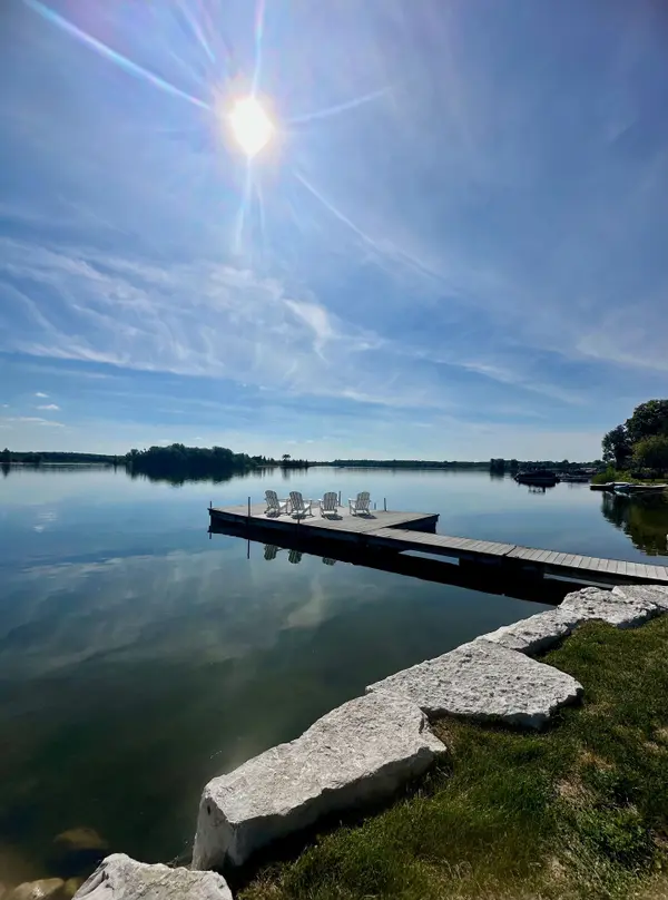11 Lake AVE, Puslinch, ON N3C 2V4