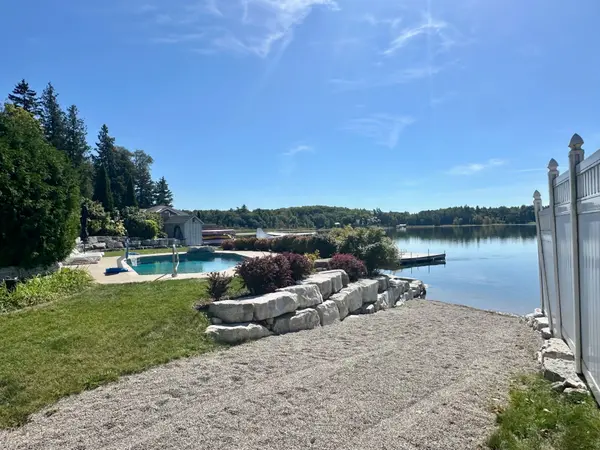 11 Lake AVE, Puslinch, ON N3C 2V4