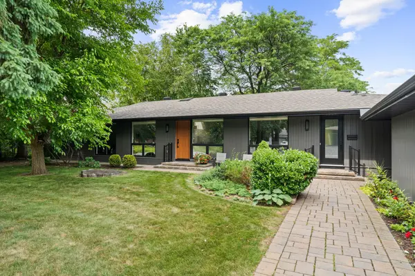 51 Lismer CRES, Kanata, ON K2K 1A5