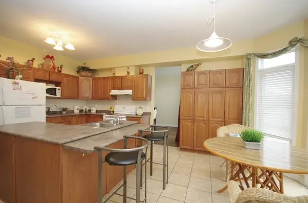 154 FINN CT, Hunt Club - South Keys And Area, ON K1V 2C8