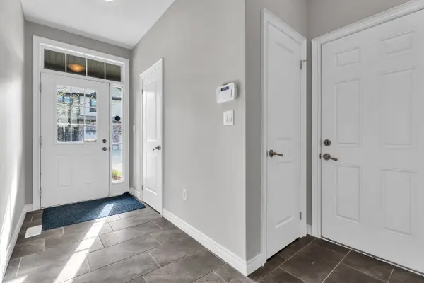 1030 OAKCROSSING Gate #16, London North, ON N6H 0H1