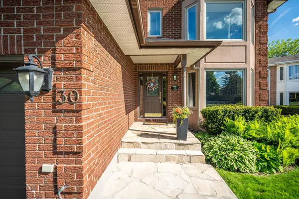 30 Huntings End AVE, Kanata, ON K2M 1R3