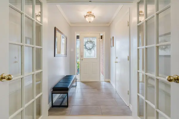 30 Huntings End AVE, Kanata, ON K2M 1R3