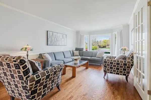 30 Huntings End AVE, Kanata, ON K2M 1R3
