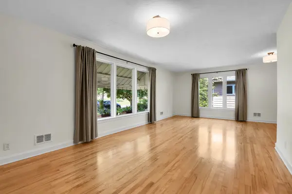 2243 Hillary AVE, Alta Vista And Area, ON K1H 7H7