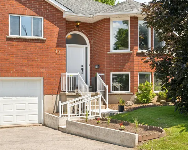 11 Bonniewood DR, Mapleton, ON N0G 1P0