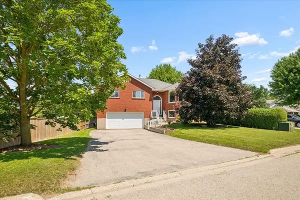 11 Bonniewood DR, Mapleton, ON N0G 1P0