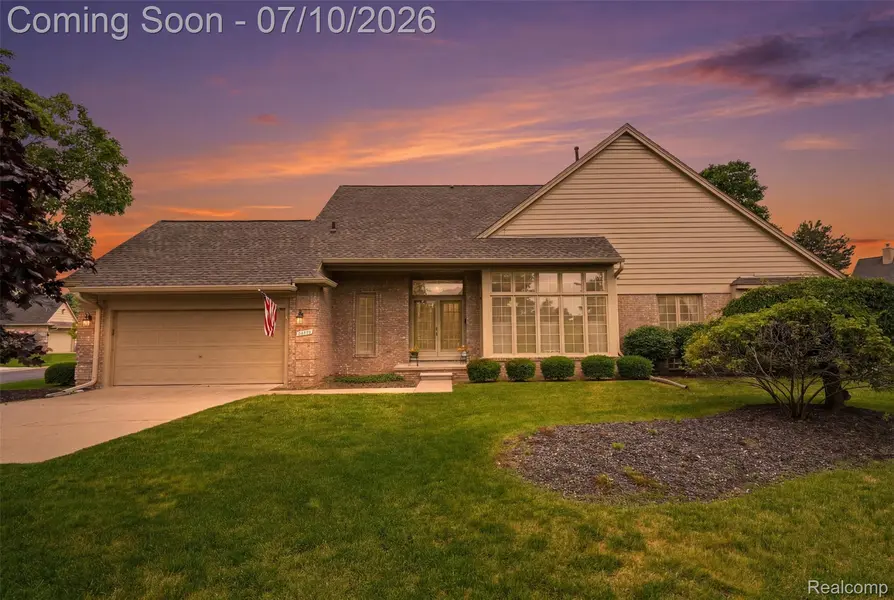 42675 Christina DR, Sterling Heights, MI 48313