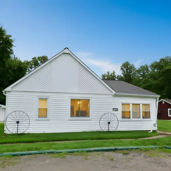 48677 Sugarbush RD #1, Chesterfield Township, MI 48047