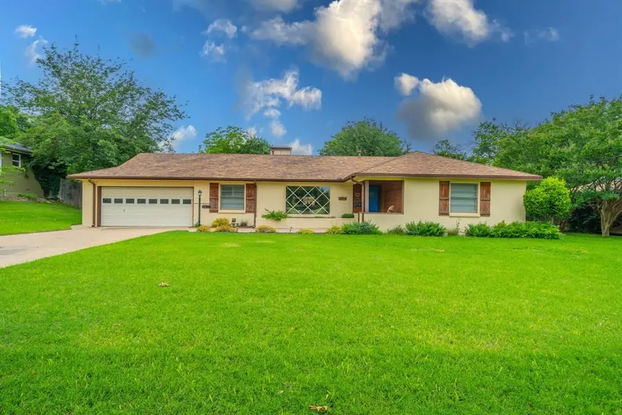 6924 Bal Lake Drive, Fort Worth, TX 76116