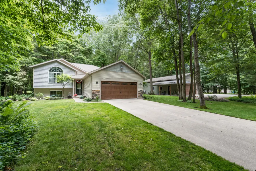25158 Chaty LN, Pine Grove Twp, MI 49055