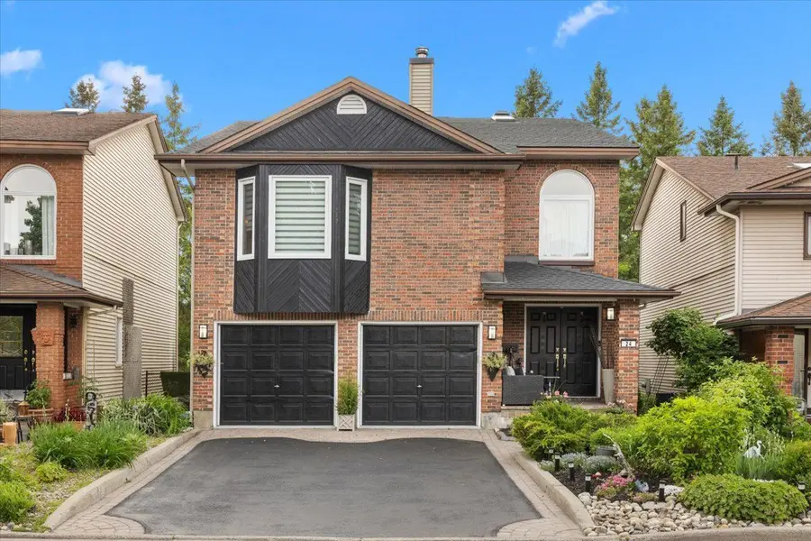 24 HACKETT ST, Hunt Club - Windsor Park Village And Area, ON K1V 0P7