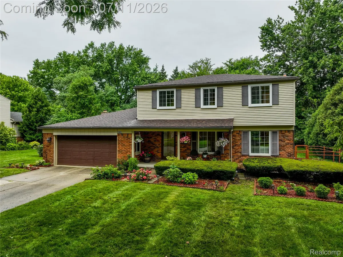 2032 Kristin DR, Troy, MI 48084