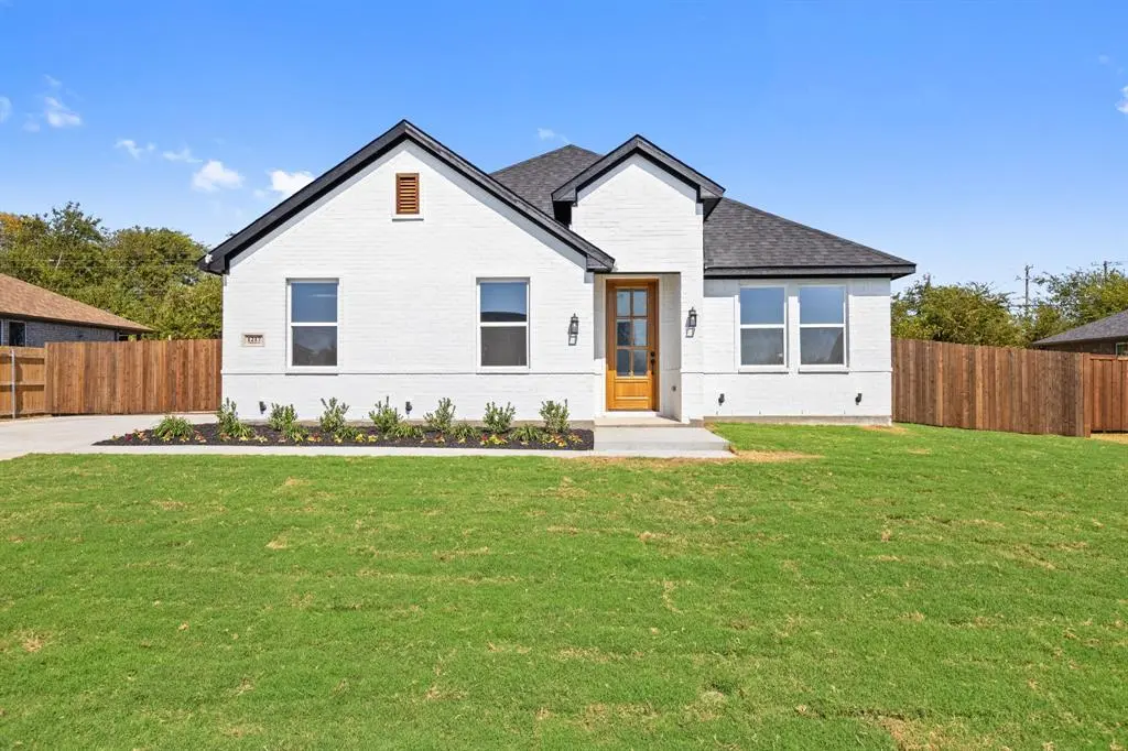 1217 Gannon Lane, Desoto, TX 75115