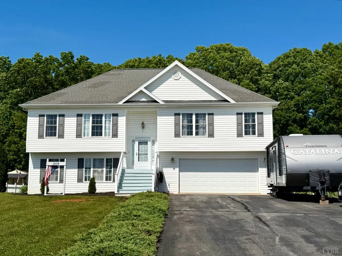 209 Hunt Club DR, Madison Heights, VA 24572