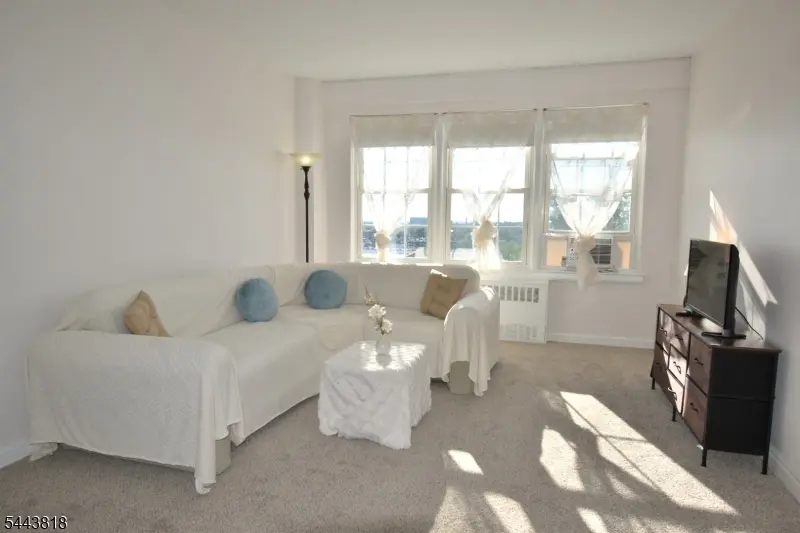5 Roosevelt Pl #5C, Montclair Twp., NJ 07042
