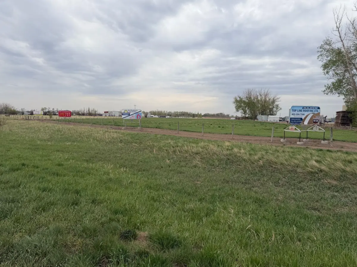 near Trans Canada Hwy 1 Acres, Rural Newell County Of, AB T1R 1C3