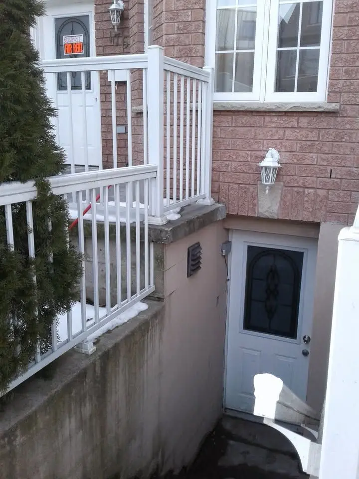 176 Lisgar ST W #Bsmt, Toronto C01, ON M6J 3G3